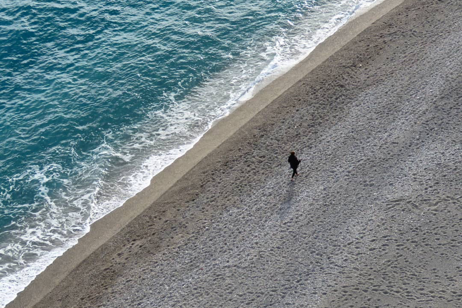 A FILO DELLE ONDE